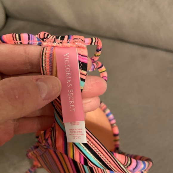 Victoria’s Secret Bikini - Picture 3 of 3